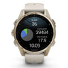 Garmin Fenix ​​​​8 Sapphire – 43 mm / AMOLED – Soft Gold mit nebelgrauem/dunklem Sandstein-Silikonarmband – Premium-Multisportuhr