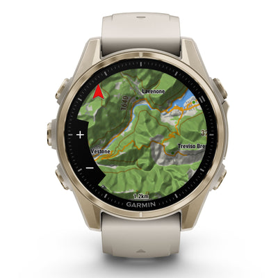 Garmin Fenix ​​​​8 Sapphire - 43 mm / AMOLED - Soft Gold avec bracelet en silicone gris brouillard/grès foncé - Montre multisport premium