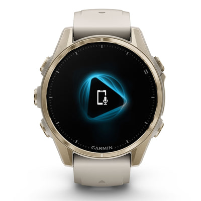 Garmin Fenix ​​​​8 Sapphire – 43 mm / AMOLED – Soft Gold mit nebelgrauem/dunklem Sandstein-Silikonarmband – Premium-Multisportuhr