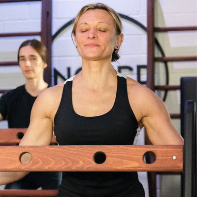 NOHRD Elasko Kersen - Verstelbaar frame voor stretching & balanstraining - Kersenhout