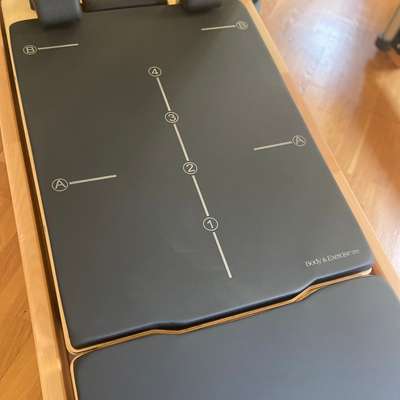 Pilates-Reformer-Turm aus Holz – Buchenholz – Körper- und Übungs-Pilates P002